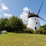 Hébergement de vacances Windmill Vacation In Ledzin Near Baltic Sea