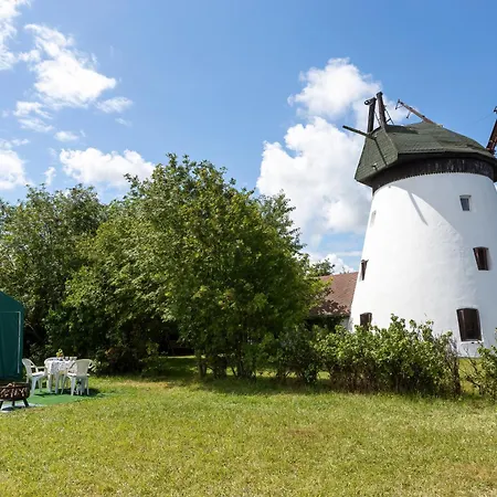 別荘 Windmill Vacation In Ledzin Near Baltic Sea