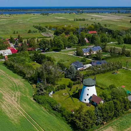 別荘 Windmill Vacation In Ledzin Near Baltic Sea *